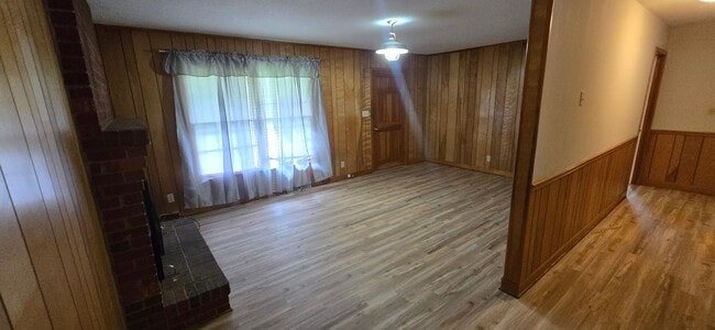 Building Photo - Nice private ranch in the woods