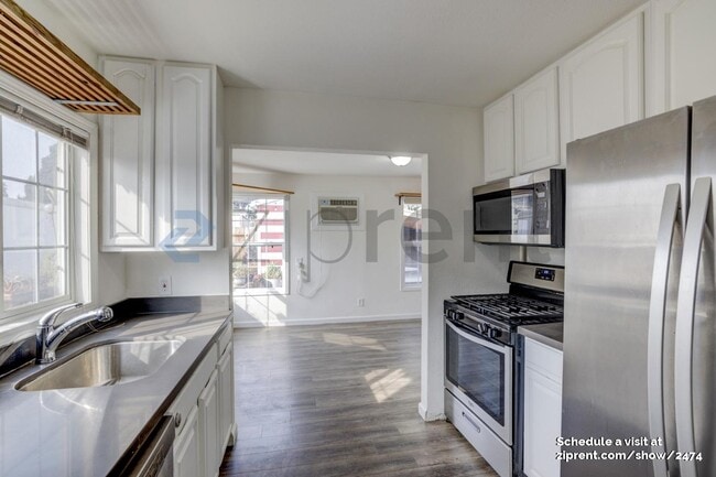 Building Photo - 1347 Sanford Ave