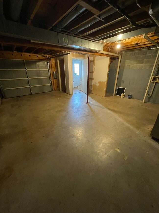 Building Photo - 3 Bed 2 Bath Townhouse in Manchester