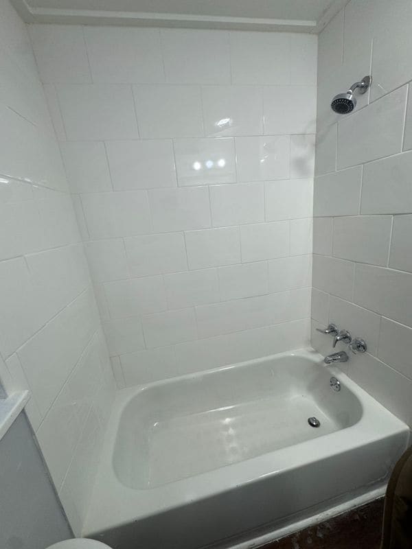 Building Photo - 4962 Lindenwood Ave