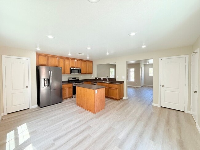 Building Photo - Cozy and charming 3-bedroom, 2.5-bath home