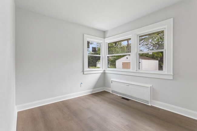 Building Photo - Single-Level 3 Bedroom Rental Near Downtown Hampton