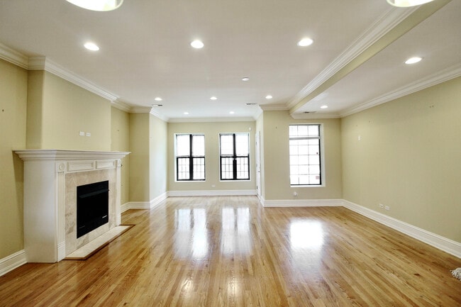 Building Photo - 5528 S Indiana Ave