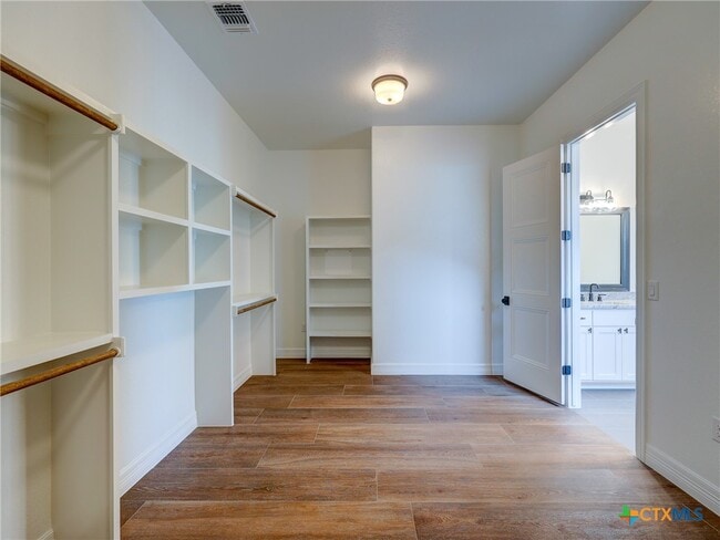 Building Photo - 505 Magan Ln
