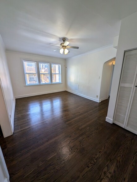 Building Photo - 3510 W Dickens Ave
