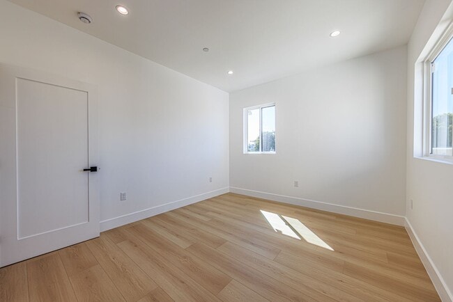 Building Photo - 2424 Westview Dr.