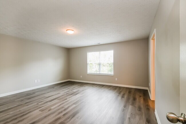 Building Photo - 577 Farnham Dr