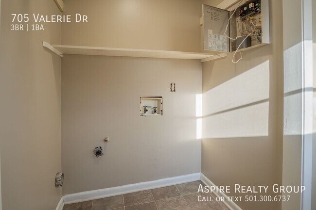 Building Photo - 705 Valerie Dr