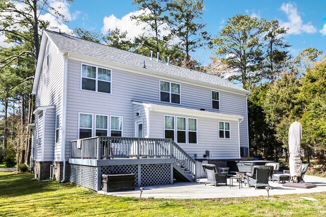 Building Photo - 221 Wilson Dr