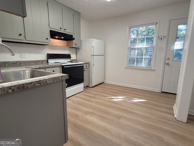Building Photo - 351 Browns Rd