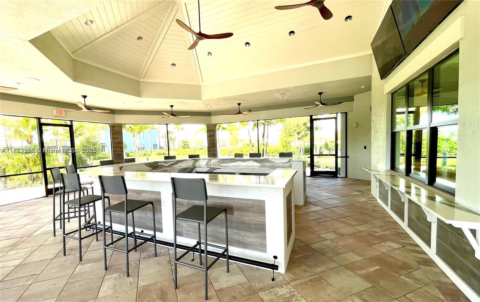 Building Photo - 2112 Appleton Cir S