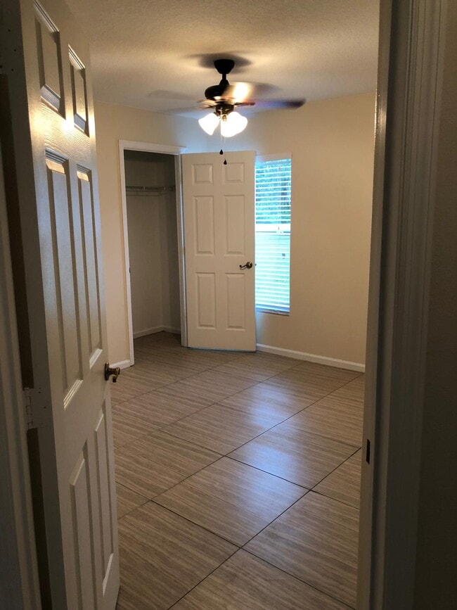 Building Photo - 3141 Stonehurst Cir