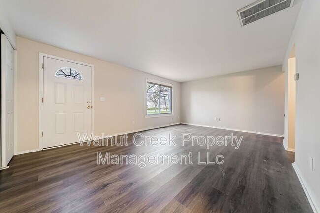 Building Photo - 5520 Beavercrest Dr