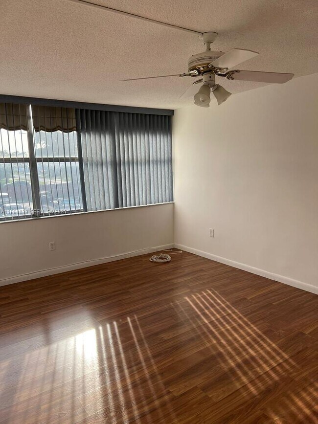 Building Photo - 1200 NE Miami Gardens Dr