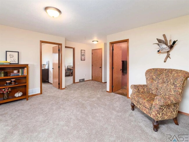 Building Photo - 3300 E Brewster St