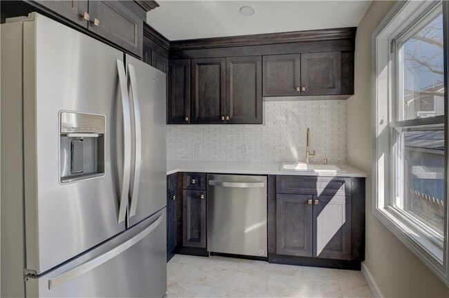 Building Photo - 30 Queen St