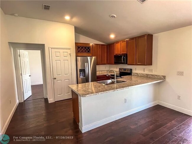 Building Photo - 5870 NW Pine Trail Cir