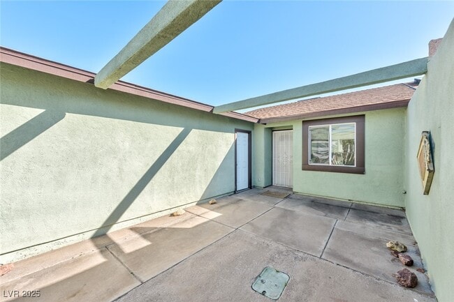 Building Photo - 506 Holick Ave