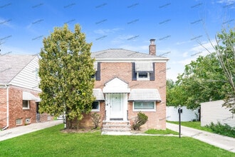 Building Photo - 5565 Beechwood Ave