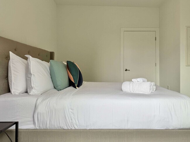 Building Photo - 542 Boulevard NE