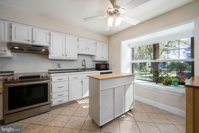 Building Photo - 723 Kings Croft Dr