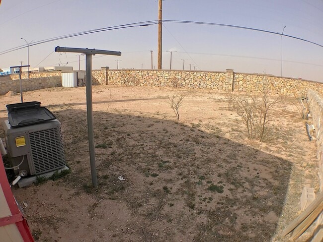 Building Photo - East El Paso 3 bed Refrig A/C