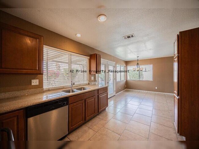 Building Photo - 3434 W Kings Ave