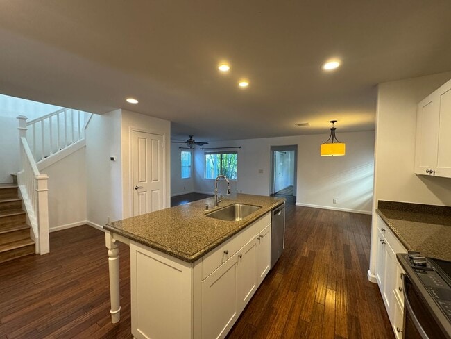Building Photo - Stunning 4 Bedroom with 3 Bathroom Home in...