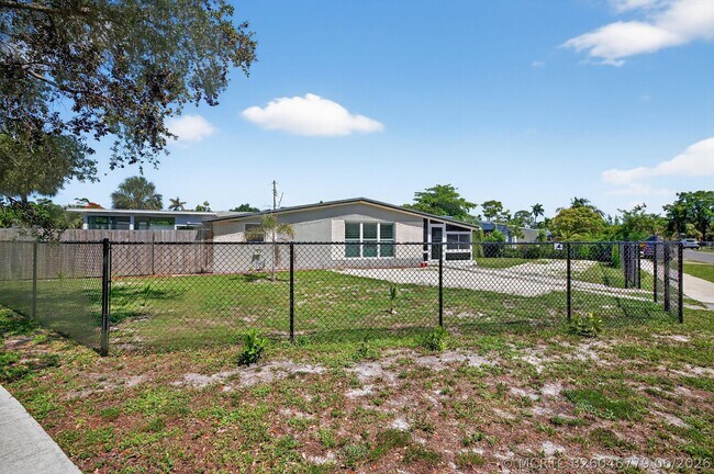 Building Photo - 300 SW 25th Ave