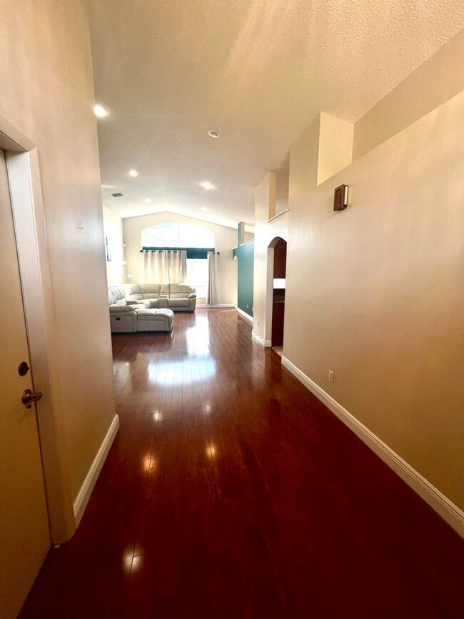 Building Photo - 10614 Crystal Cove Ln