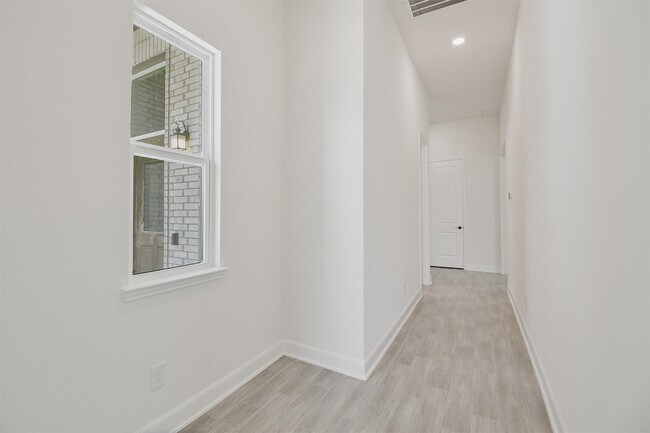 Building Photo - 13207 Westmont Heights Ln