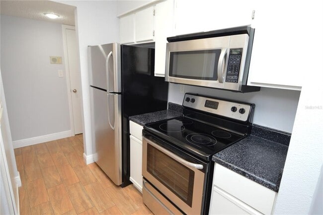 Building Photo - 8722 Mallard Reserve Dr
