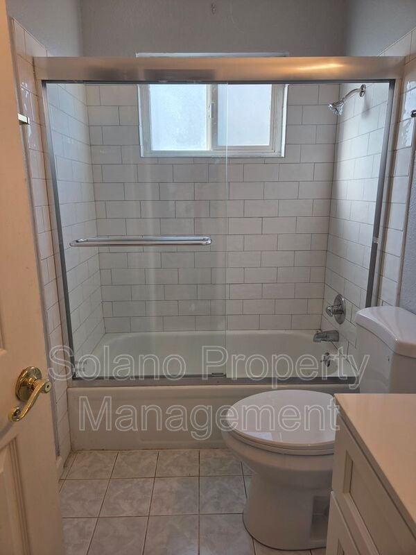 Building Photo - 512 Monterey Dr