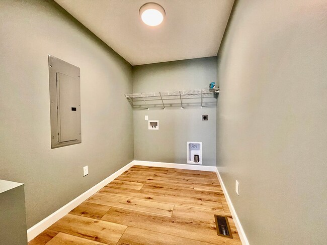 Building Photo - GORGEOUS NEW CONSTRUCTION IN HENDERSONVILLE