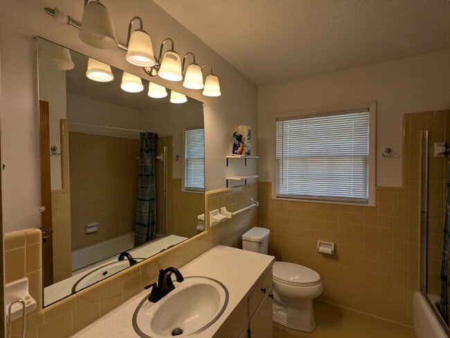 Building Photo - 813 McLemore Dr