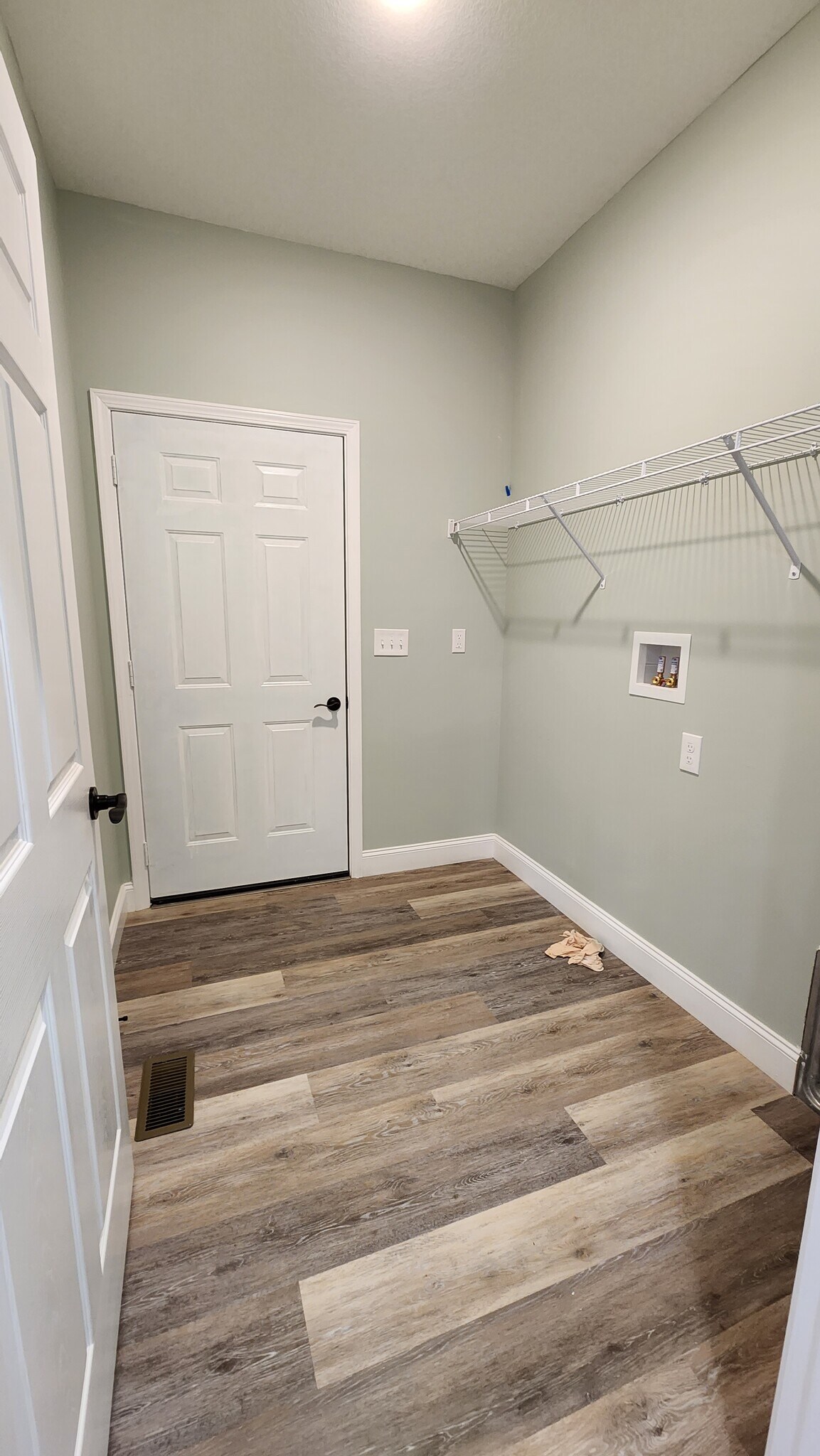 Building Photo - 829 River Cliff Dr