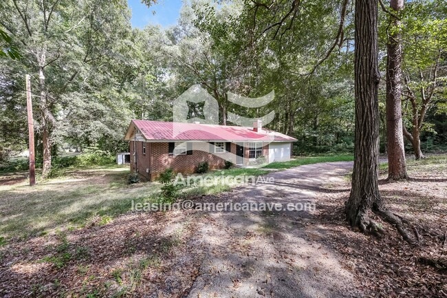 Building Photo - 2305 Standing Springs Rd