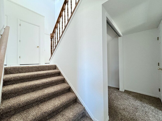 Building Photo - Northeast El Paso 3 Bed Refrig A/C split T...