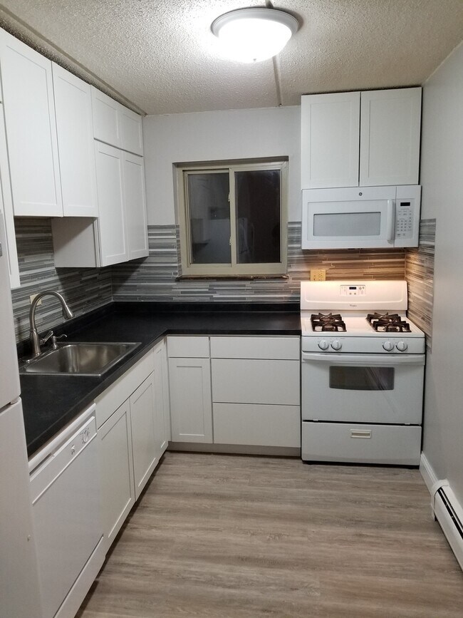 Building Photo - 574 Fairway View Dr