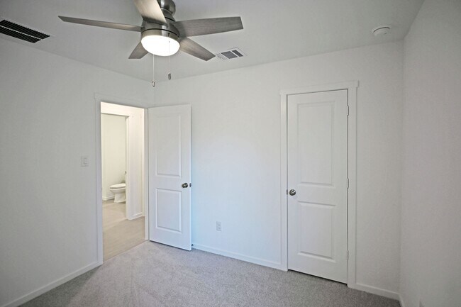Building Photo - 223 Zyra Ave