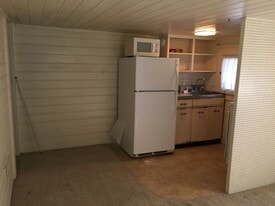 Building Photo - 658 Avenue B NW