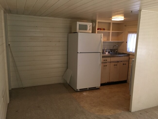 Building Photo - 658 Avenue B NW