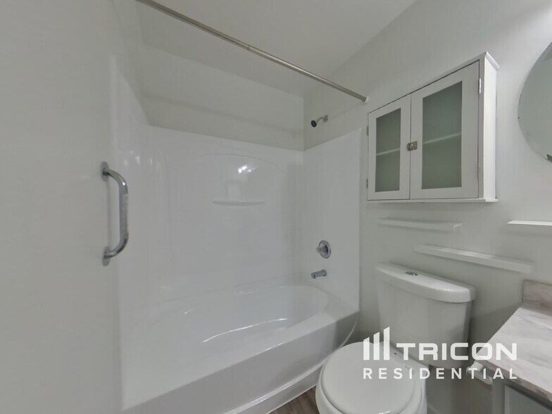 Building Photo - 1382 S Sabino Dr