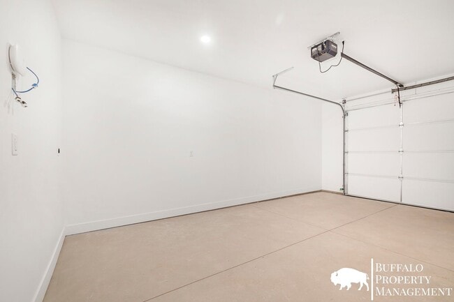 Building Photo - Beautiful brand new luxury 3 Bedroom 2.5 Bath townhouse!!