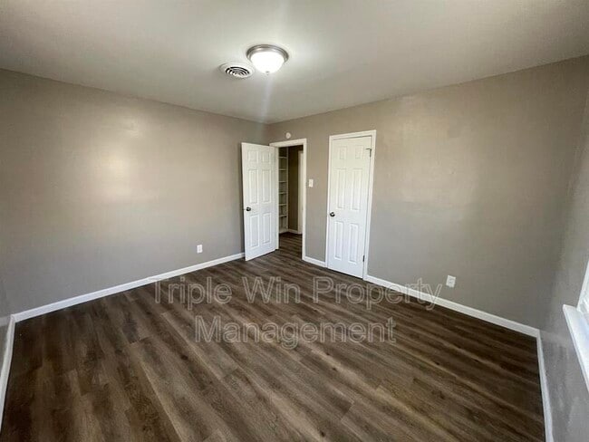 Building Photo - 10261 Imperial Dr