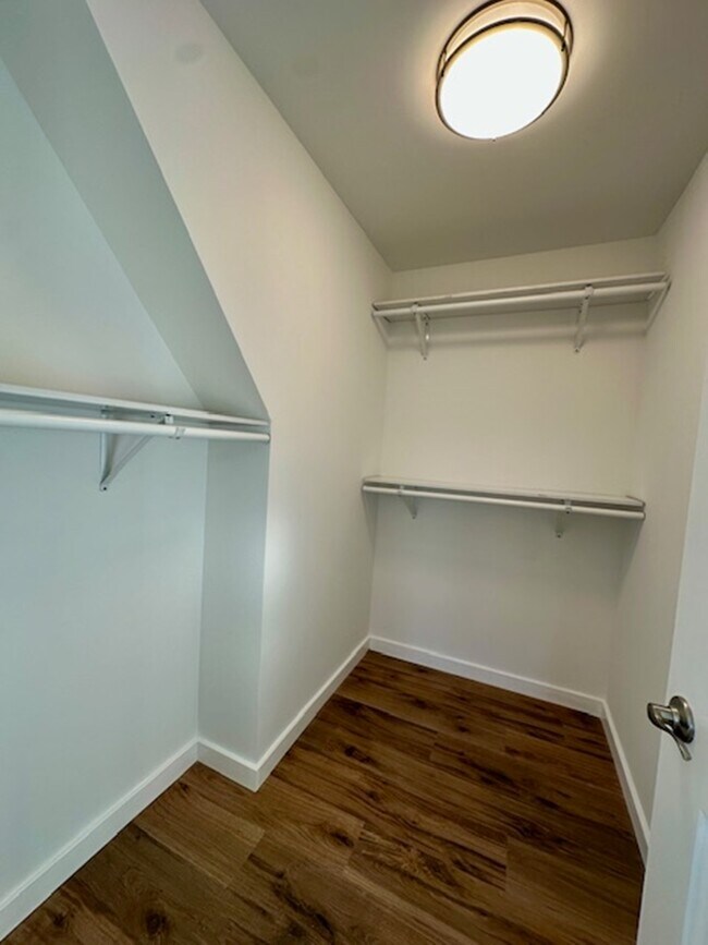 Building Photo - 48 Cedar St