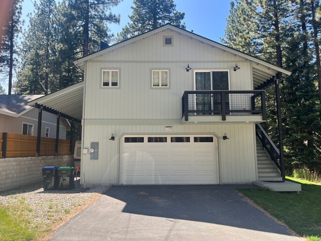 Building Photo - 1320 Bonanza Ave