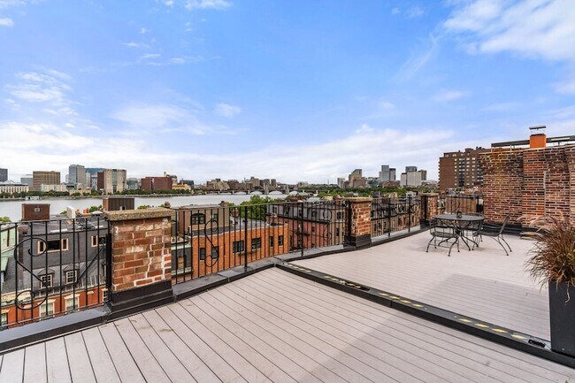 Building Photo - 259 Beacon St