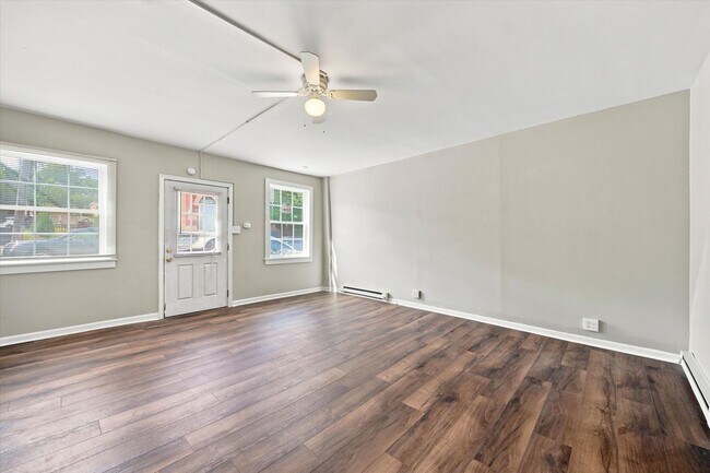Building Photo - 571 Olive St