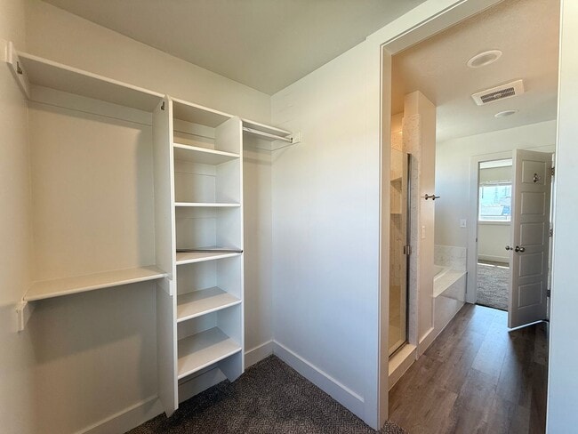 Building Photo - 4 bedroom 2.5 bath Plain City House